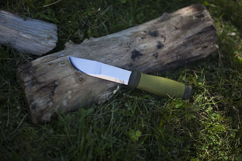 Mora 2000 Outdoor Fixed Blade Survival Knife Review